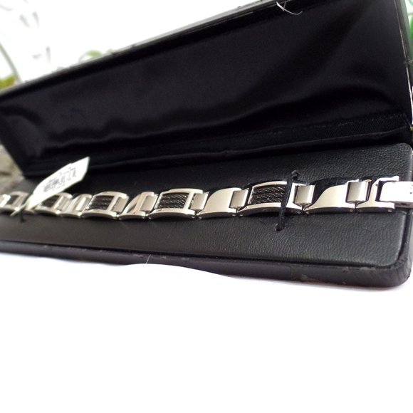 Men\'s stainless steel and black steel cable bracelet
